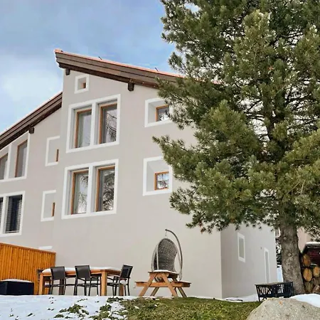 Apartment Chesa Carina 2 *